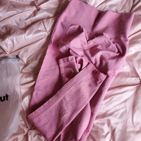 Womans workout pants - Picture 2 of 3